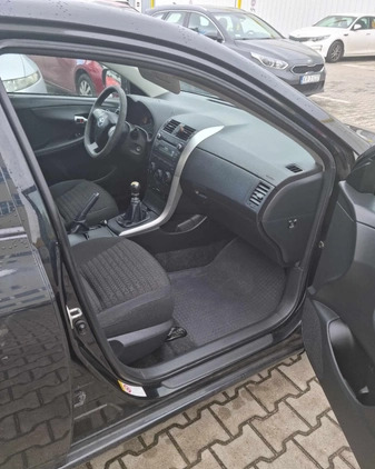Toyota Corolla cena 19926 przebieg: 269000, rok produkcji 2011 z Poznań małe 79